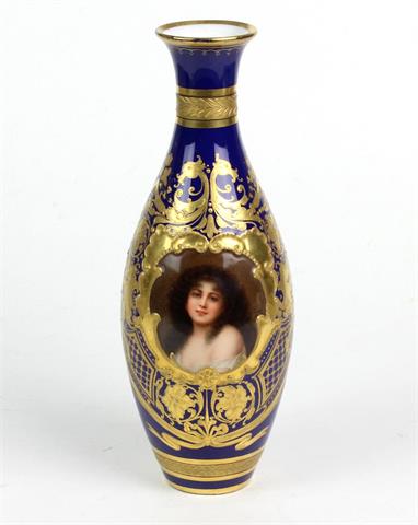 Vase mit Portrait Malerei