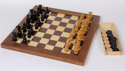 Schachspiel mit Dame und Mühle