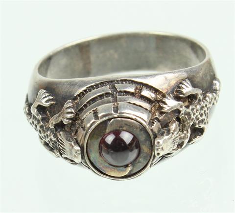 Gift Ring mit Granat Cabochon