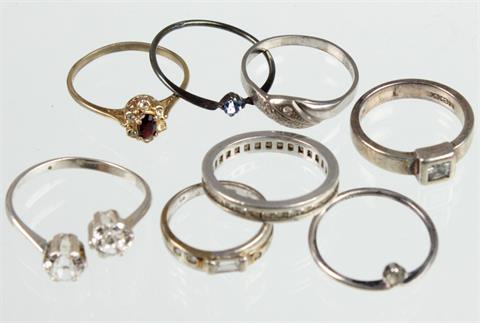 8 Silber Ringe mit Besatz
